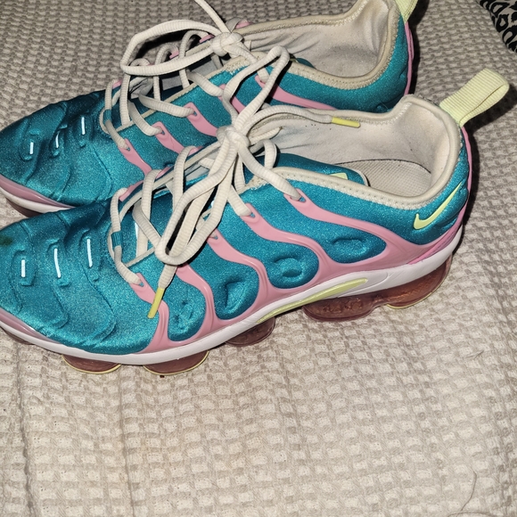 Nike Women's Multicolor Air VaporMax Plus Sneakers - Picture 3 of 8